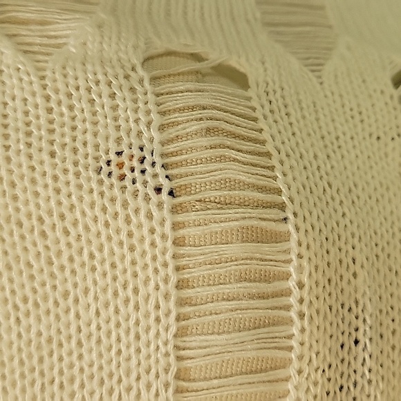 DEREK HEART white bat sleeved knitted sweater. Neat distressed pattern. Size M - Picture 6 of 9